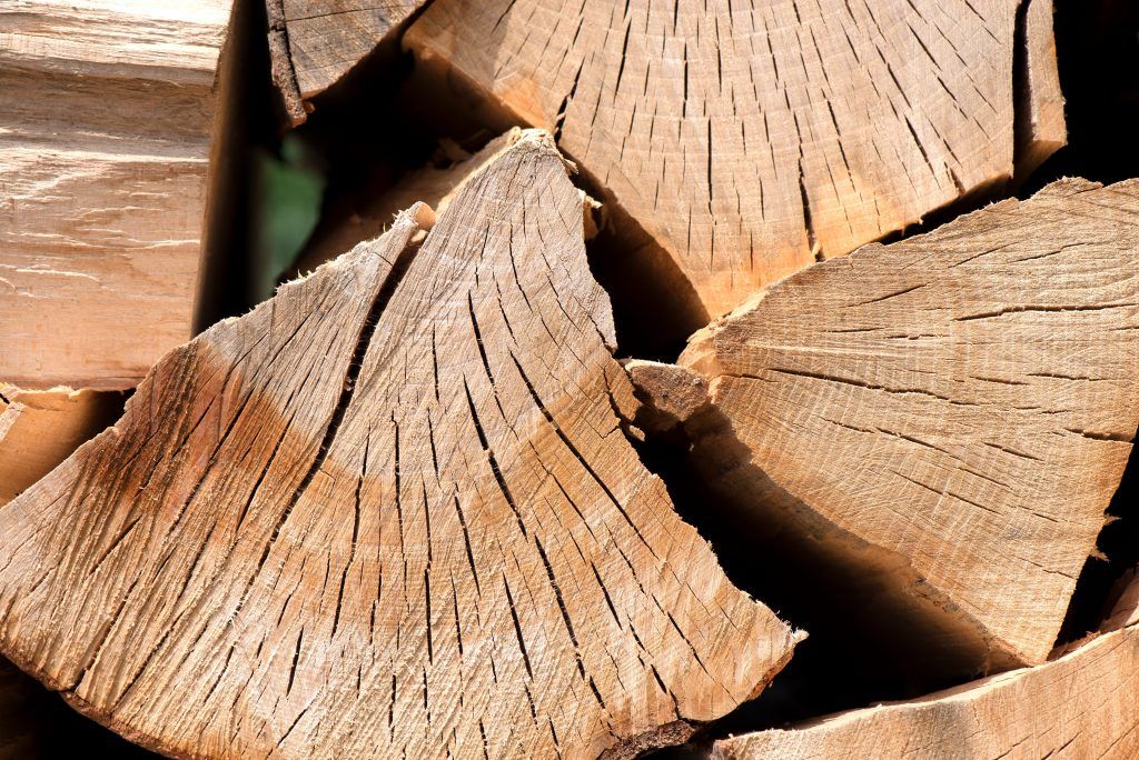 pile de bûche de bois sec