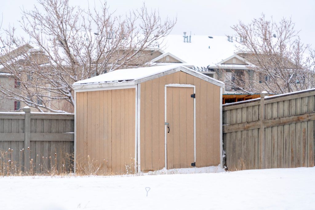 Cabanon sous la neige