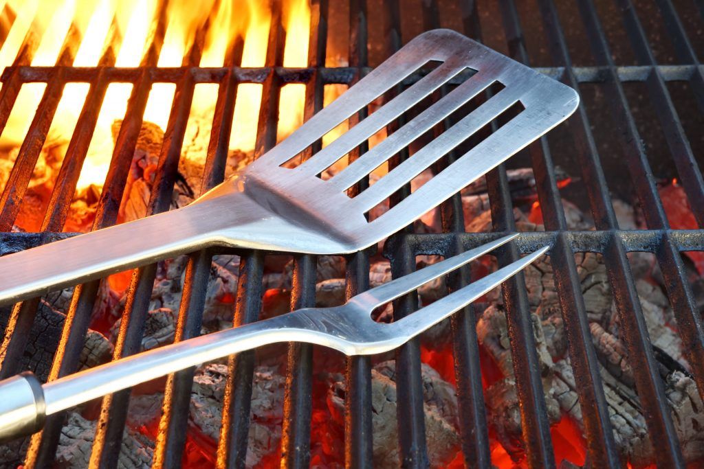 spatule et fourchette à barbecue