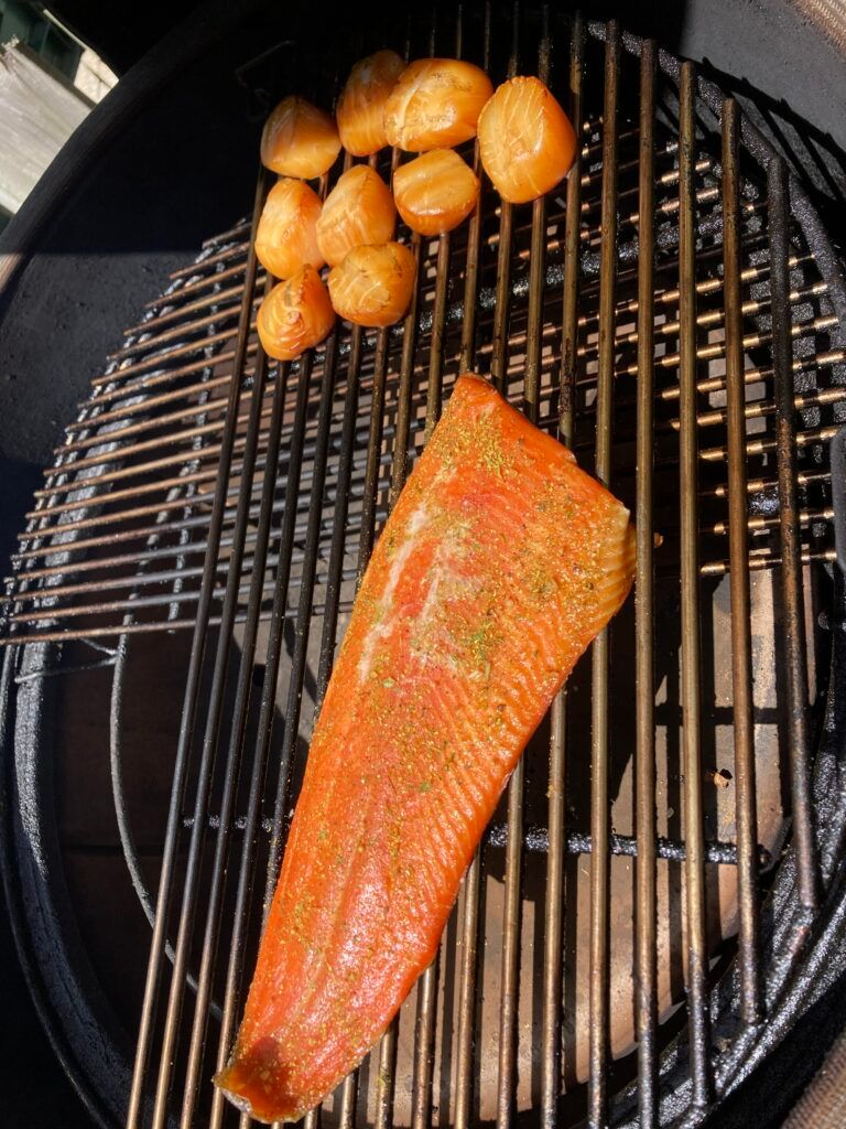 Poisson et pétoncle fumé