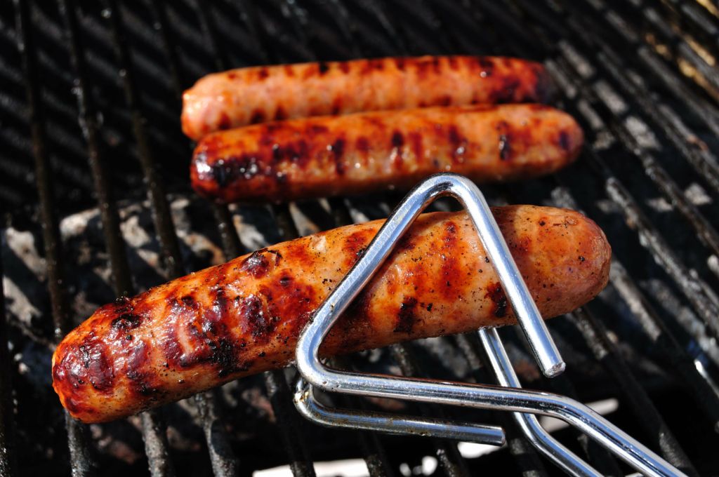 Saucisses sur barbecue